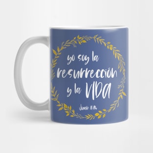 Bíblico Cristiano: Yo soy la resurrección y la vida (español, blanco, con corona) Mug